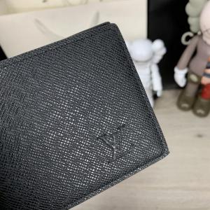 Фото Сумки Бумажник Louis Vuitton Florin Taiga