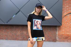 Фото Одежда Футболка черная Икона Стиля Разбитое лицо