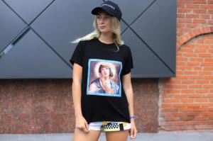 Фото Одежда Футболка черная Икона Стиля Разбитое лицо