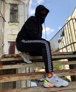 Фото Одежда Штаны с лампасом Шахматка в стиле Vans