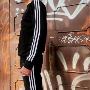 Фото Одежда Спортивные штаны в стиле Adidas Three line черные