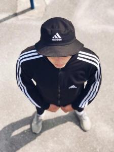 Фото Одежда Олимпийка мужская в стиле Adidas Round черная