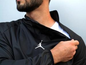 Фото Одежда Анорак (ветровка) Jordan черный