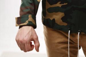 Фото Одежда Анорак камуфляжный вудленд