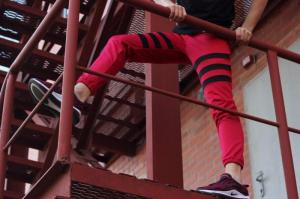 Фото Одежда Спортивные штаны LC - Flip красный с черным