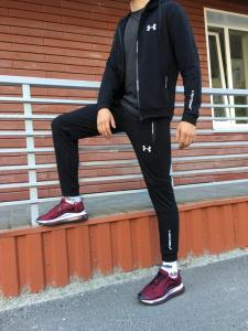 Фото Одежда Спортивный костюм чёрный Under Armour змейка