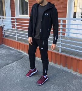 Фото Одежда Спортивный костюм чёрный Under Armour змейка