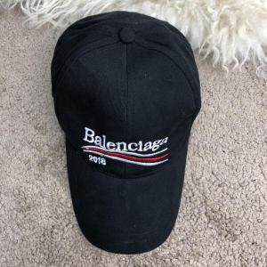 Фото Аксессуары Baseball Hat Balenciaga 2018 Black