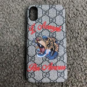 Фото Аксессуары Gucci iPhone X Case with Tiger GG Supreme