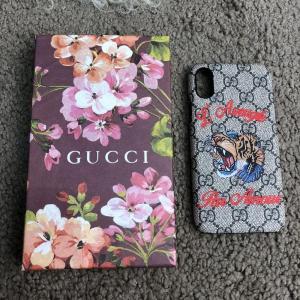 Фото Аксессуары Gucci iPhone X Case with Tiger GG Supreme
