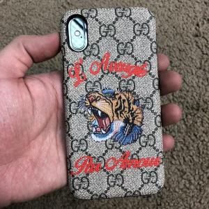 Фото Аксессуары Gucci iPhone X Case with Tiger GG Supreme