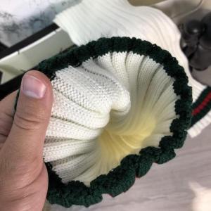 Фото Аксессуары Gucci Winter Hat Knitted Pompon and Scarf Web Milky