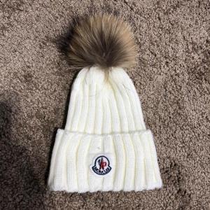 Фото Аксессуары Moncler Winter Hat Knitted Pompon Milky