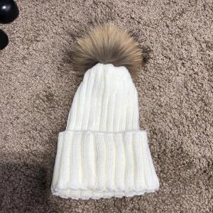 Фото Аксессуары Moncler Winter Hat Knitted Pompon Milky