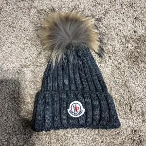Фото Аксессуары Moncler Winter Hat Knitted Pompon Dark Gray