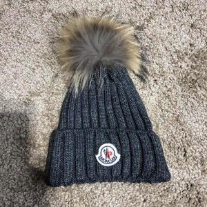 Фото Аксессуары Moncler Winter Hat Knitted Pompon and Scarf Dark Gray