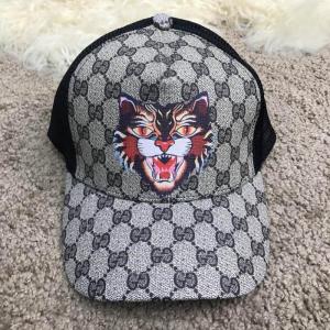 Фото Шапки, кепки Gucci Angry Cat Print GG Supreme Baseball Hat