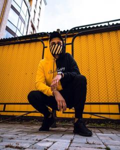 Фото Одежда Двуцветный худи Be Happy черно-желтое