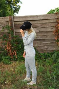 Фото Одежда Женский костюм серый Ангора