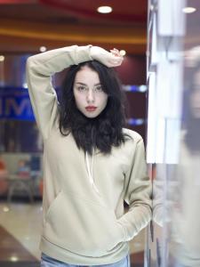 Фото Одежда Утепленное худи бежевое