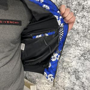 Фото Одежда Gucci Flora Tiger Print Silk Bomber Jacket Blue