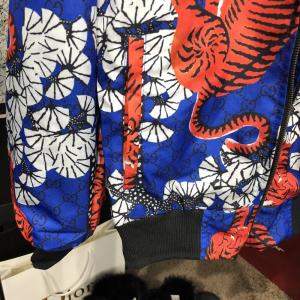 Фото Одежда Gucci Flora Tiger Print Silk Bomber Jacket Blue