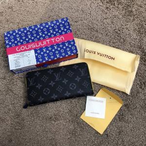 Фото Сумки Бумажник Louis Vuitton Zip Around Monogram Eclipse Pacific Yellow