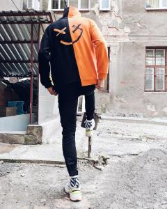 Фото Одежда Двуцветный худи Be Happy черно-оранжевый