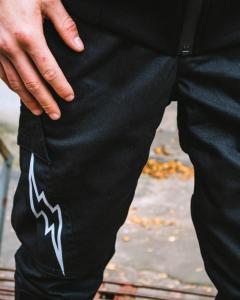 Фото Одежда Теплые брюки карго мужские Пушка Огонь Angry Flash черные