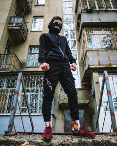 Фото Одежда Теплые брюки карго мужские Пушка Огонь Angry Flash черные