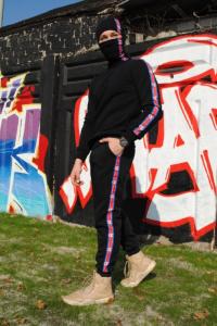 Фото  Штаны утеплённые чёрные с лампасами Champion