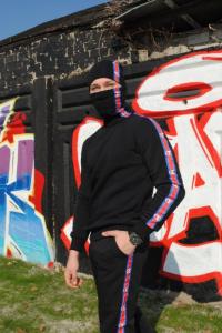 Фото  Штаны утеплённые чёрные с лампасами Champion