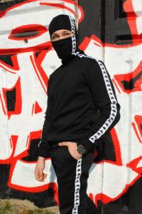 Фото  Свитшот утеплённый чёрный с бело-чёрными лампасами Карра