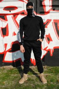 Фото  Свитшот утеплённый чёрный с бело-чёрными лампасами Карра