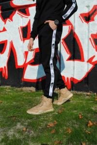 Фото  Штаны утеплённые чёрные с лампасами The North Face