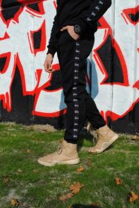 Фото  Штаны утеплённые чёрные с лампасами Stussy