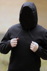 Фото Одежда Утепленная толстовка черная с черным OH, YES.