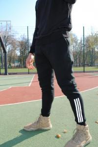 Фото  Штаны утеплённые чёрные с рефлективными лампасами Adidas
