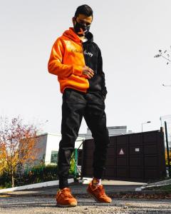 Фото Одежда Двухцветный худи Be Happy черно-оранжевый