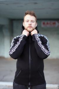 Фото Одежда Зимняя кофта с капюшоном Nike черная с черным лампасом