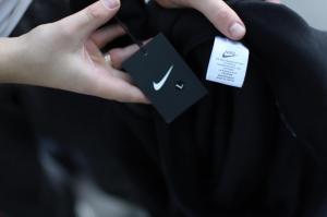 Фото Одежда Зимняя кофта с капюшоном Nike черная с черным лампасом
