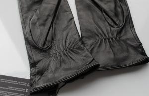 Фото  Женские кожаные перчатки черные