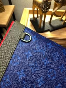 Фото Сумки Louis Vuitton Pochette Voyage MM Monogram Pacific Blue/Red