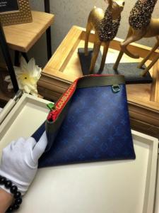 Фото Сумки Louis Vuitton Pochette Voyage MM Monogram Pacific Blue/Red
