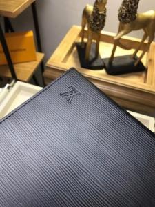 Фото Сумки Louis Vuitton Pochette Voyage MM Epi Noir