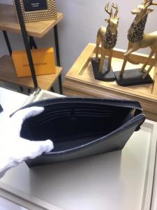 Фото Сумки Louis Vuitton Pochette Voyage MM Epi Noir