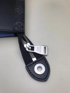 Фото Сумки Louis Vuitton Pochette Voyage MM Epi Noir