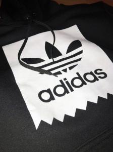 Фото Одежда Толстовка утепленная Adidas черная с белым