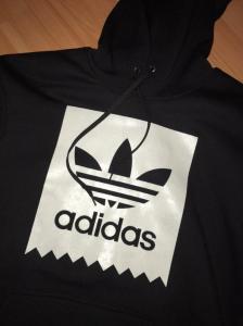 Фото Одежда Толстовка утепленная Adidas черная с белым