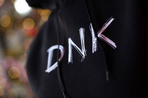 Фото Одежда Зимняя толстовка черная DNK - маркер